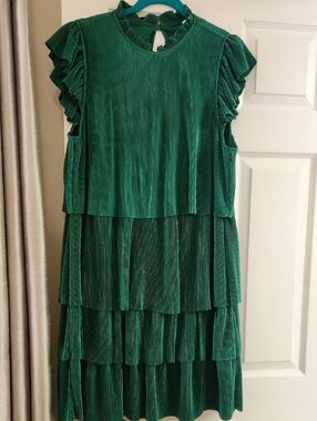 Emma & Michele Emerald Green Tiered Pleated Midi Dress